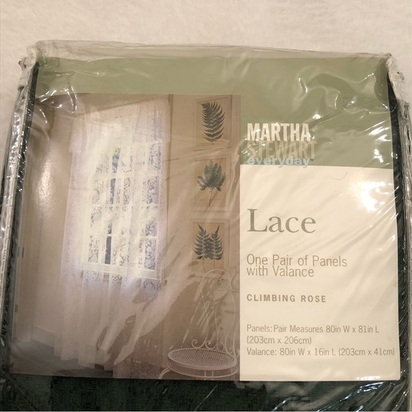 Martha Stewart Climbing Rose Green Lace Ensemble One Pair Of Panels W/ Valance. - Picture 2 of 6